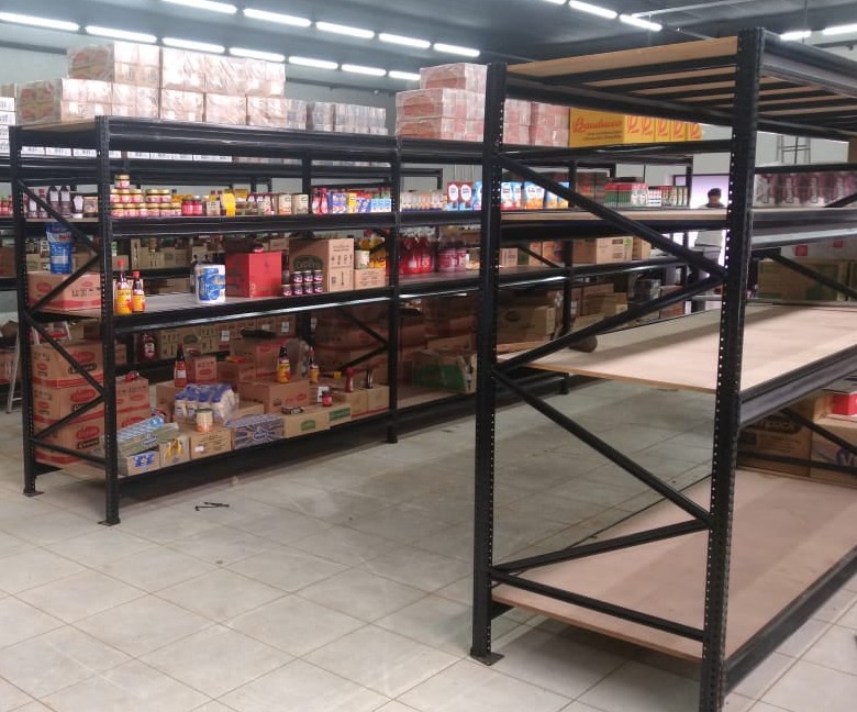 fabricação de prateleiras, vitrines e expositores sob medida na região de Ribeirão Preto